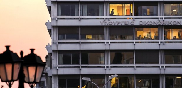 Στις 15.000 ευρώ η απαλλαγή ΦΠΑ για τις μικρές επιχειρήσεις